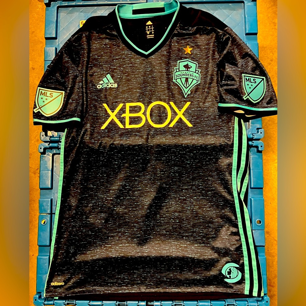 Men’s Large Seattle Sounders MLS FC Jersey by adidas.